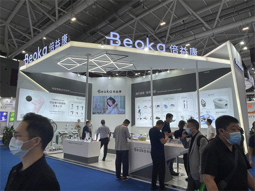 展臺(tái).jpg 展臺(tái).jpg